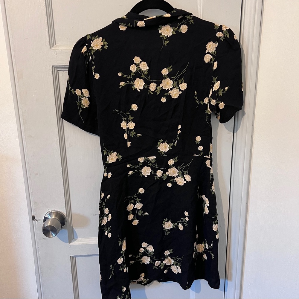 UO urban renewal black floral short sleeve button up mini dress Sz Small - Picture 3 of 4